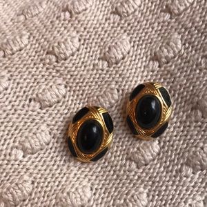 Vintage gold tone earrings